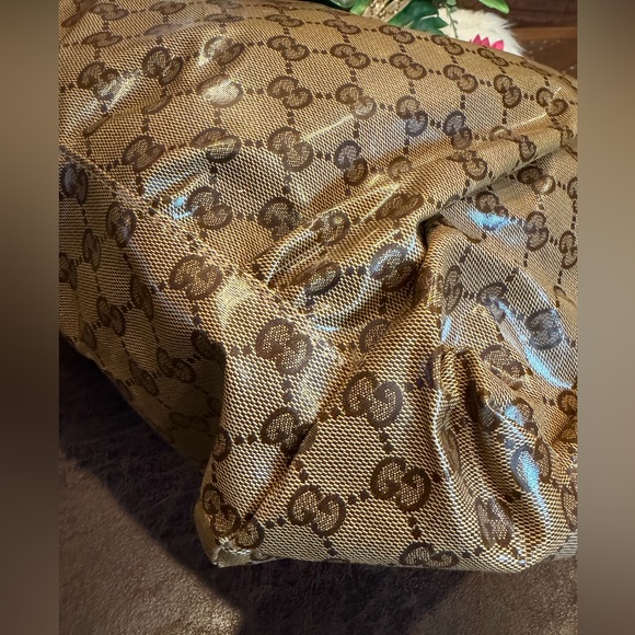 Gucci GG Supreme Canvas Shopper with Vintage Gold Medallion - Picture 9 of 16